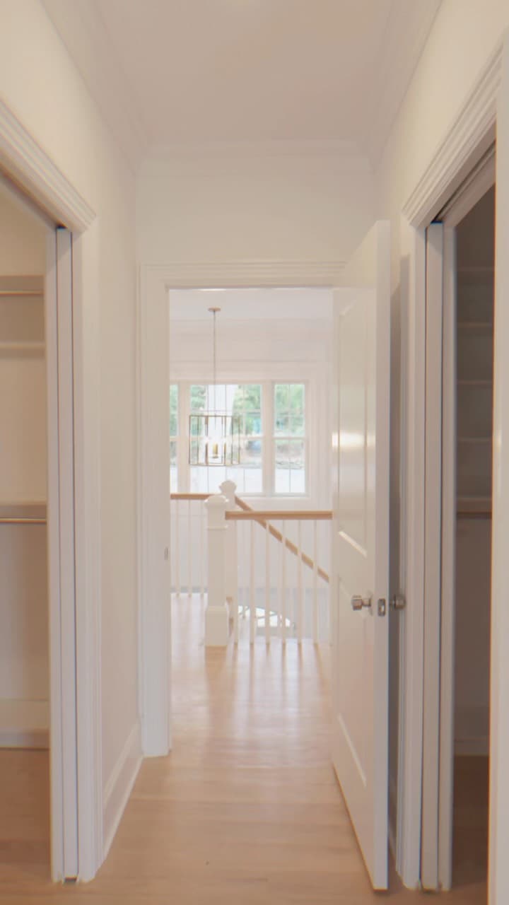 You can’t go wrong with a natural wood finish 🤎✨ Timeless, warm, and effortlessly beautiful. It brings a cozy, elevated feel to any space.